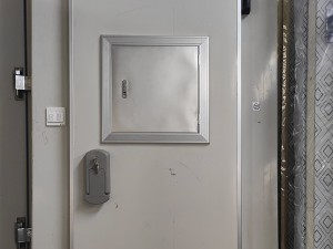 cold room door price